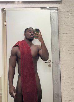 Hot Black - Acompañantes masculino in Dubai Photo 5 of 5