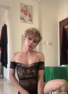 Hot Boy Jolene - Male escort in Muscat Photo 6 of 8