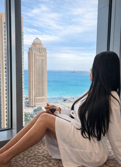 Lilith - puta in Doha Photo 8 of 9