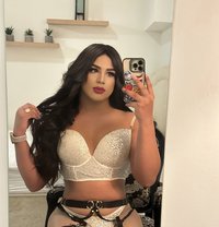 Top Latina with alot cum and hard sex - Acompañantes transexual in Dubai Photo 1 of 17