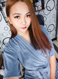 Meet and cam show avail - Transsexual escort in Makati City Photo 5 of 8