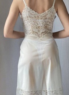 Hot Discreet Classy Cougar - escort in Hong Kong Photo 7 of 7