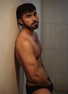 HOT ENRIQUE - Male escort in Dubai Photo 4 of 19