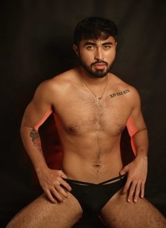 HOT ENRIQUE - Male escort in Dubai Photo 4 of 21