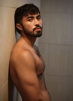 HOT ENRIQUE - Male escort in Dubai Photo 7 of 21