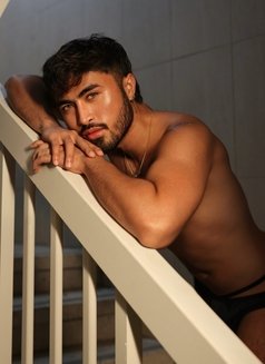 HOT ENRIQUE - Male escort in Dubai Photo 1 of 19