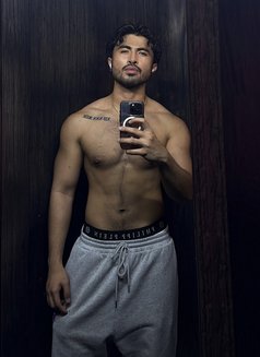 HOT ENRIQUE - Male escort in Dubai Photo 18 of 18