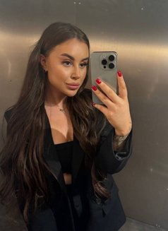 Hot Escort Audrey - escort in Dubai Photo 17 of 18