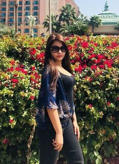 Monika Indian Model - puta in Dubai Photo 3 of 5