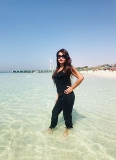 Monika Indian Model - puta in Dubai Photo 4 of 5