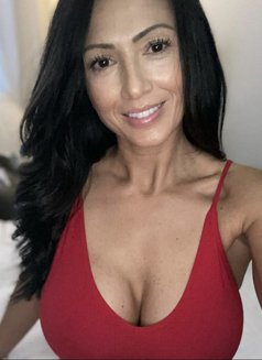 Hot Hawaiian Milf in Town for Few Days - escort in Taipei Photo 7 of 7
