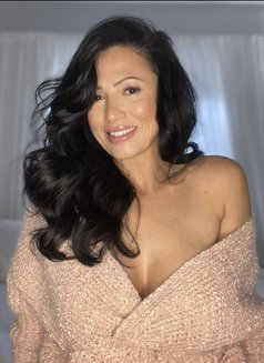 Hot Hawaiian Milf in Town for Few Days - escort in Taipei Photo 9 of 10