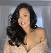 Hot Hawaiian Milf in Town for Few Days - escort in Tokyo Photo 9 of 10