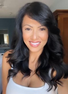 Hot Hawaiian Milf in Town for Few Days - escort in Taipei Photo 10 of 10