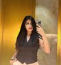Hot Hot Hot Ms. Taylor - puta in Al Manama Photo 1 of 5
