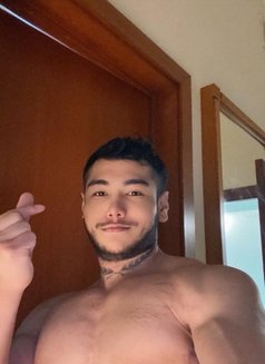 HOT Hung Man Available in Dubai! - Male escort in Dubai Photo 5 of 6