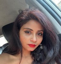 Hot Indian Actress - puta in Dubai Photo 1 of 5