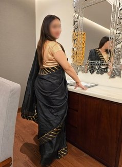 Hot Indian Bhabhi Milf - puta in Dubai Photo 7 of 9