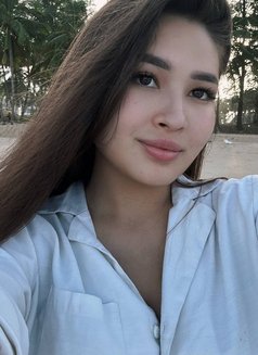 Hot Karina - puta in Al Manama Photo 5 of 8