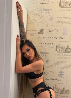 Hot KIRA - Transsexual escort in Dubai Photo 17 of 22