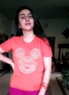 Hot Kirti - puta in Mumbai Photo 2 of 4