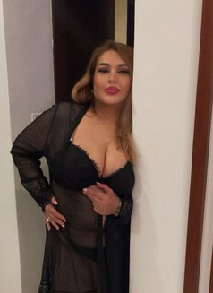 Hot Lady - puta in Al Manama Photo 3 of 3