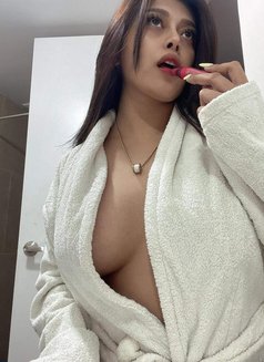 Hot Lavina - escort in Singapore Photo 1 of 5