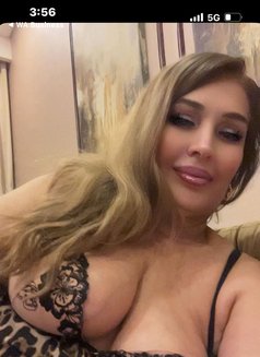 Hot Lovely - puta in Al Manama Photo 1 of 2