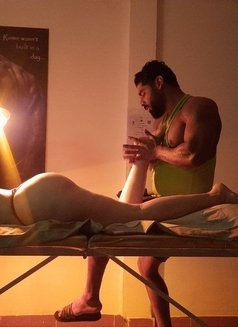 Persian hot massage - Acompañantes masculino in Dubai Photo 5 of 21