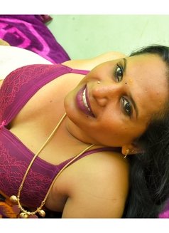 Hot Meenu Tamil Tran - Acompañantes transexual in Coimbatore Photo 1 of 6