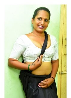 Hot Meenu Tamil Tran - Acompañantes transexual in Coimbatore Photo 5 of 6