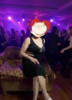 Hot & Milky Housewife 4 Happy Ending - puta in New Delhi Photo 2 of 4