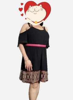 Hot & Milky Housewife 4 Happy Ending - puta in New Delhi Photo 3 of 4