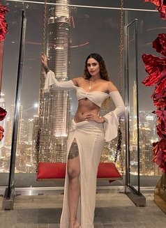 Hot Model Genezis - puta in Dubai Photo 9 of 10