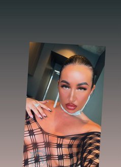 Hot Nikol - puta in Phuket Photo 3 of 4