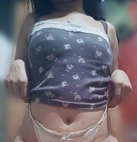 HOT PETITE SQUIRTER , SCAT VIDEO COSTUM - Intérprete de adultos in Manila