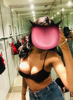 Hot & pretty shemale lisa - Transsexual escort in Kochi Photo 4 of 6