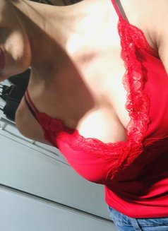 Hot & pretty shemale lisa - Transsexual escort in Kochi Photo 5 of 6