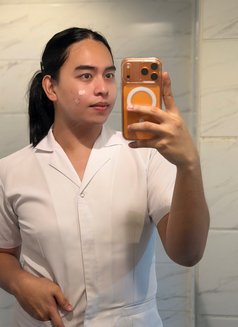 Hot Queen - Transsexual escort in Abu Dhabi Photo 2 of 3