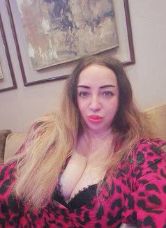 Hot Russian - puta in Al Manama Photo 1 of 2
