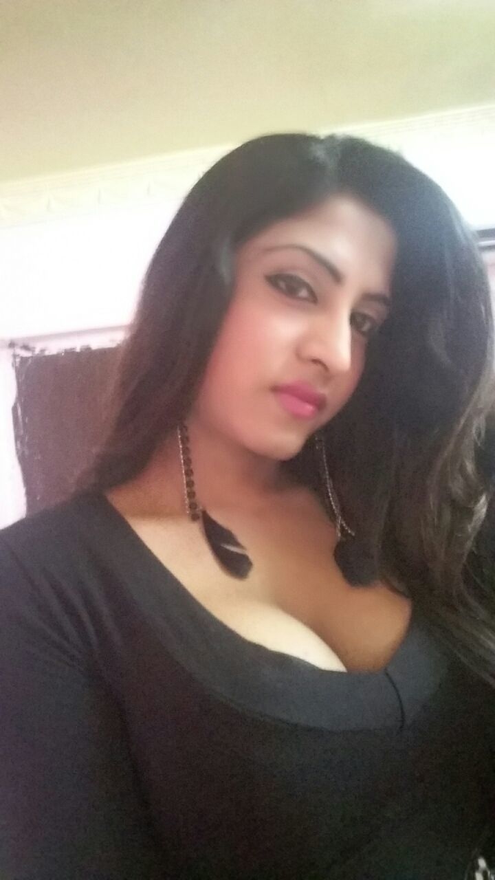 720px x 1280px - Indian Ladyboy Transsexual - xxx pics