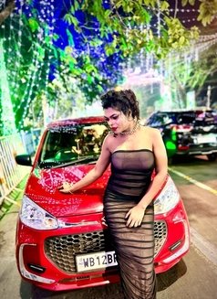 Kylie Jenner - Transsexual escort in Kolkata Photo 2 of 6