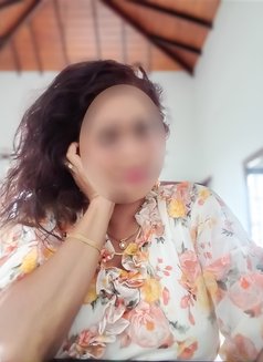 Hot Single and Couple Service - puta in Colombo Photo 10 of 11