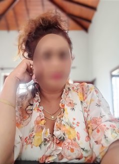 Hot Single and Couple Service - puta in Colombo Photo 11 of 11