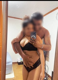 Hot Sri Lankan Couple Cam / Meet - puta in Dubai Photo 1 of 5