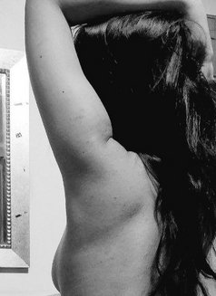 Hot Sri Lankan Couple Cam / Meet - puta in Dubai Photo 2 of 5