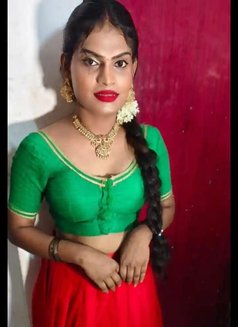Hot Teacher - Transsexual adult performer in Chennai Photo 2 of 5