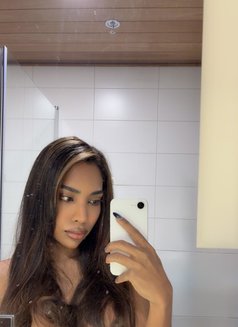 Hot Trans Isabelle - Transsexual escort in Singapore Photo 8 of 14