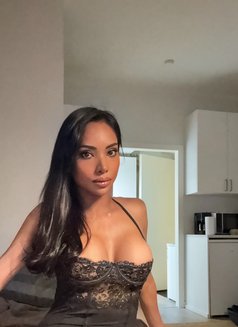 Hot Trans Isabelle - Transsexual escort in Singapore Photo 9 of 14