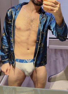 Hot xx - Male escort in Al Manama Photo 11 of 11